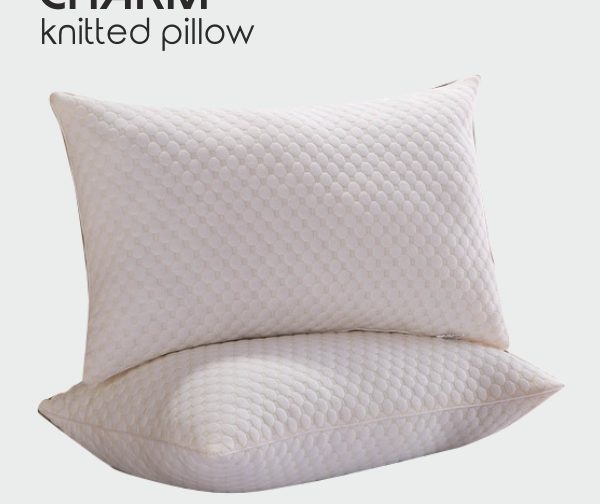 Charm knitted pillow